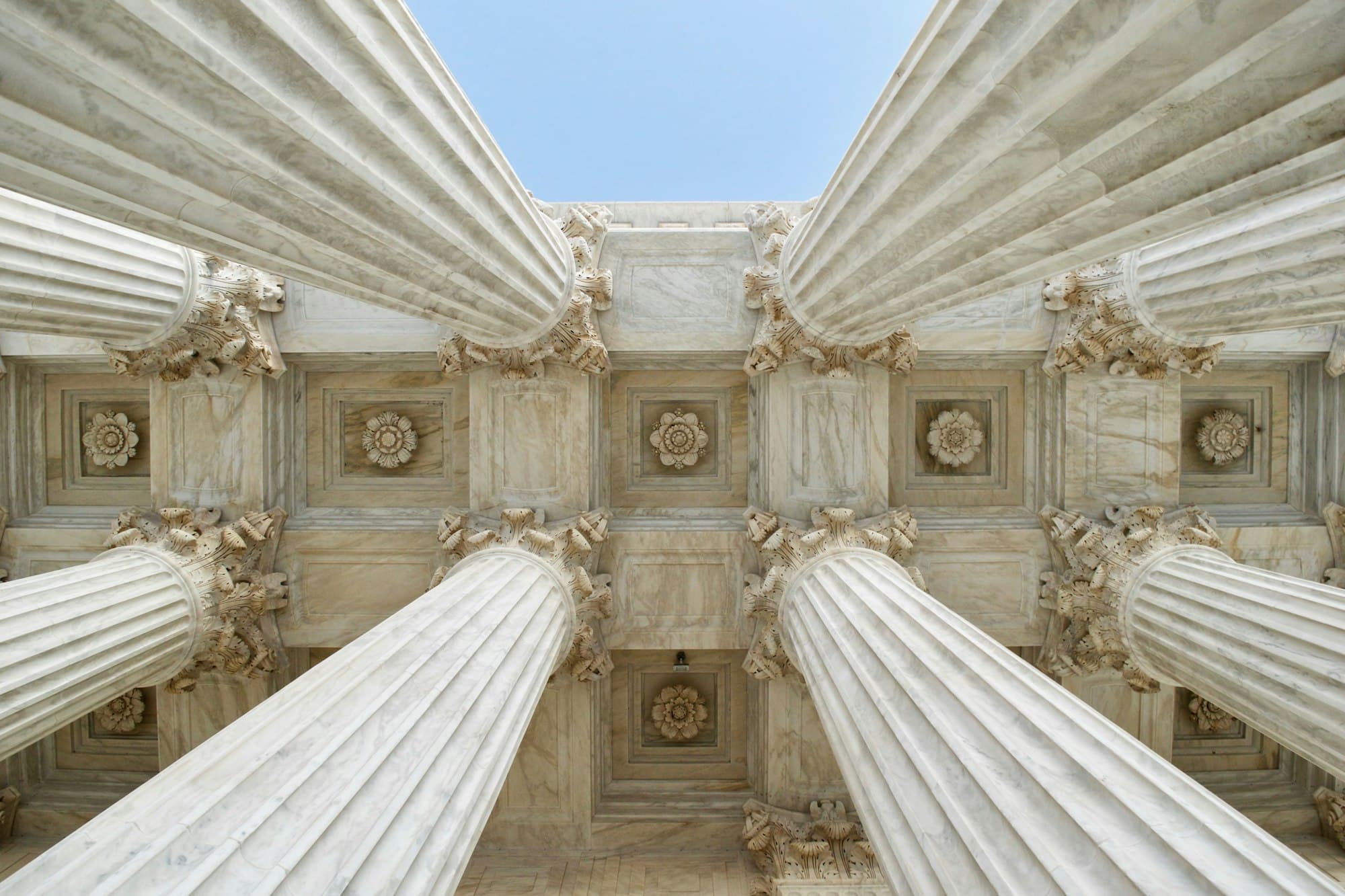 Palais de justice — pages d'expertise juridique