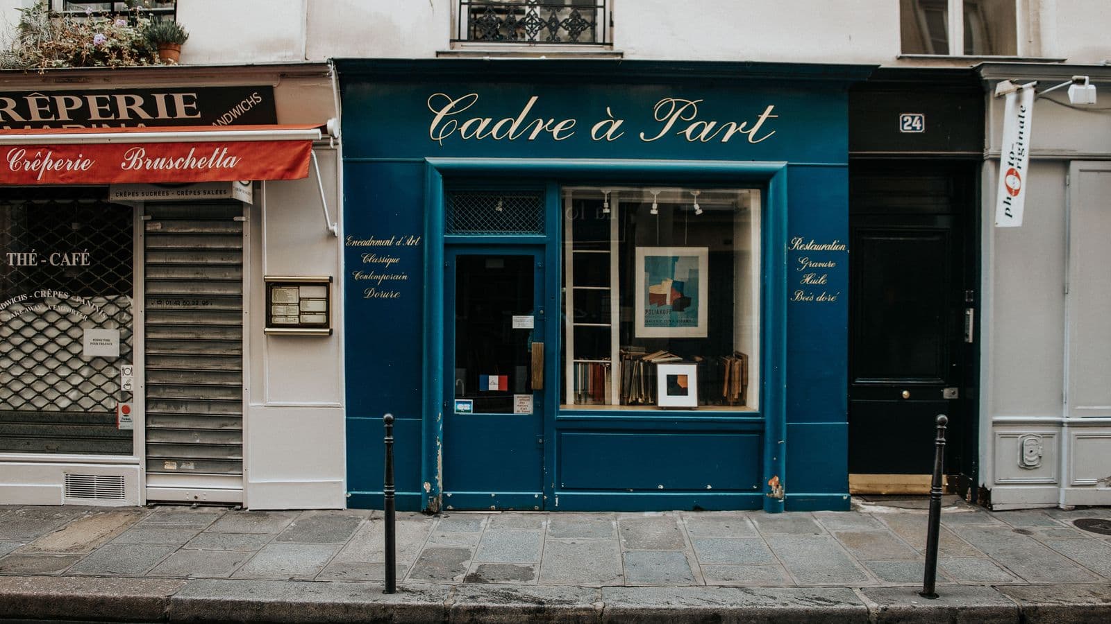 Devanture d'une boutique de quartier